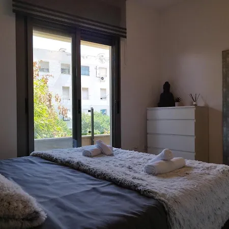 Apartamento En Urbanizacion De Lujo Con Piscina, Gimnasio Y Aparcamiento Gratis En La Zona Apartment