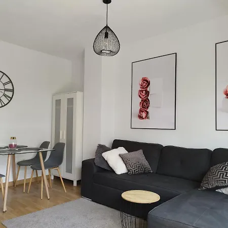 Apartamento En Urbanizacion De Lujo Con Piscina, Gimnasio Y Aparcamiento Gratis En La Zona * Cordoba