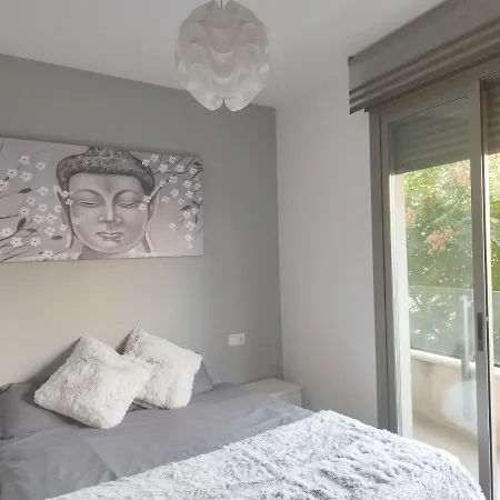 Apartamento En Urbanizacion De Lujo Con Piscina, Gimnasio Y Aparcamiento Gratis En La Zona *
